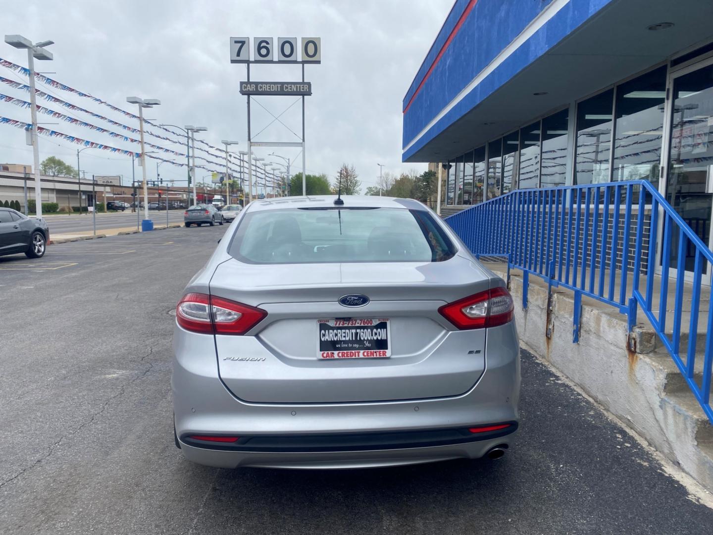 2013 SIVLER Ford Fusion SE (3FA6P0H79DR) with an 2.5L L4 DOHC 16V engine, located at 7600 S Western Ave., Chicago, IL, 60620, (773) 918-3980, 0.000000, 0.000000 - Photo#2